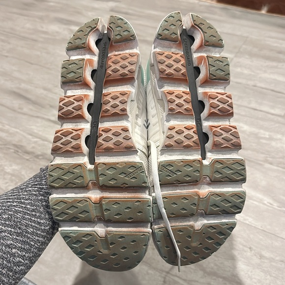 Women’s On Cloud tech running sneakers size 11 - Picture 3 of 6